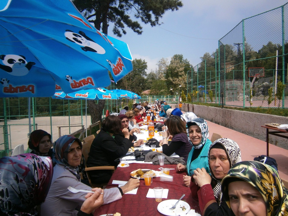 AK Parti Kadın Kolları Anneler Günü'nü Kutladı