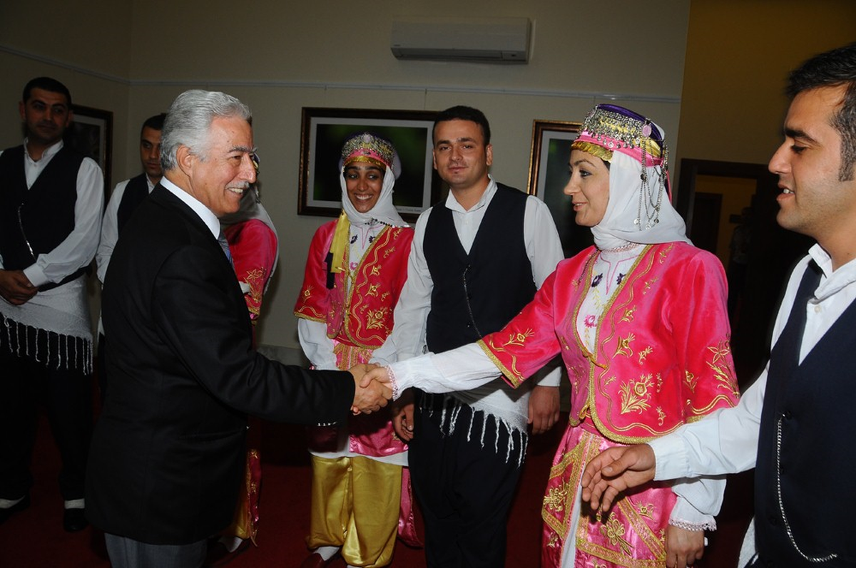 Aldırmaz Halk Oyunları Ekibini Kutladı