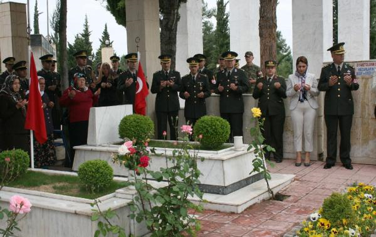 Anneler Günü\'nde, Şehit Evlatlarına Koştular