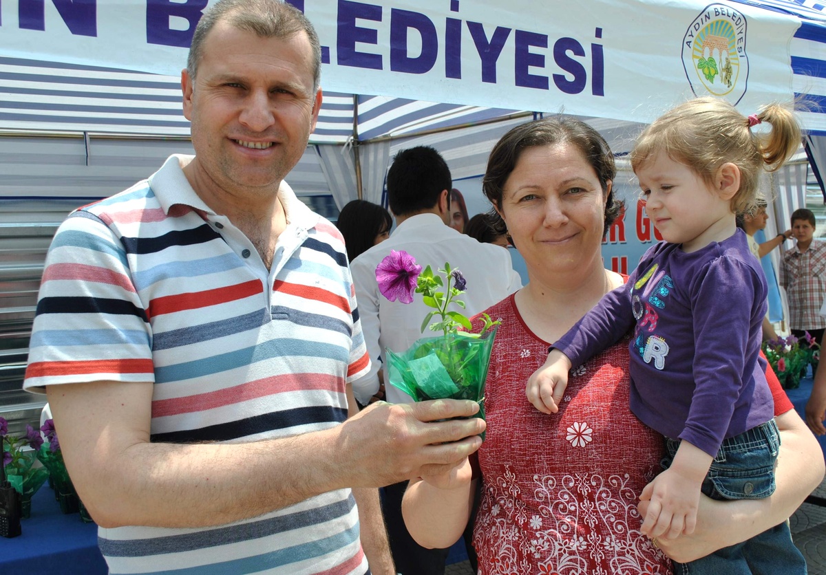 Aydın Belediyesi'nden Annelere Jest