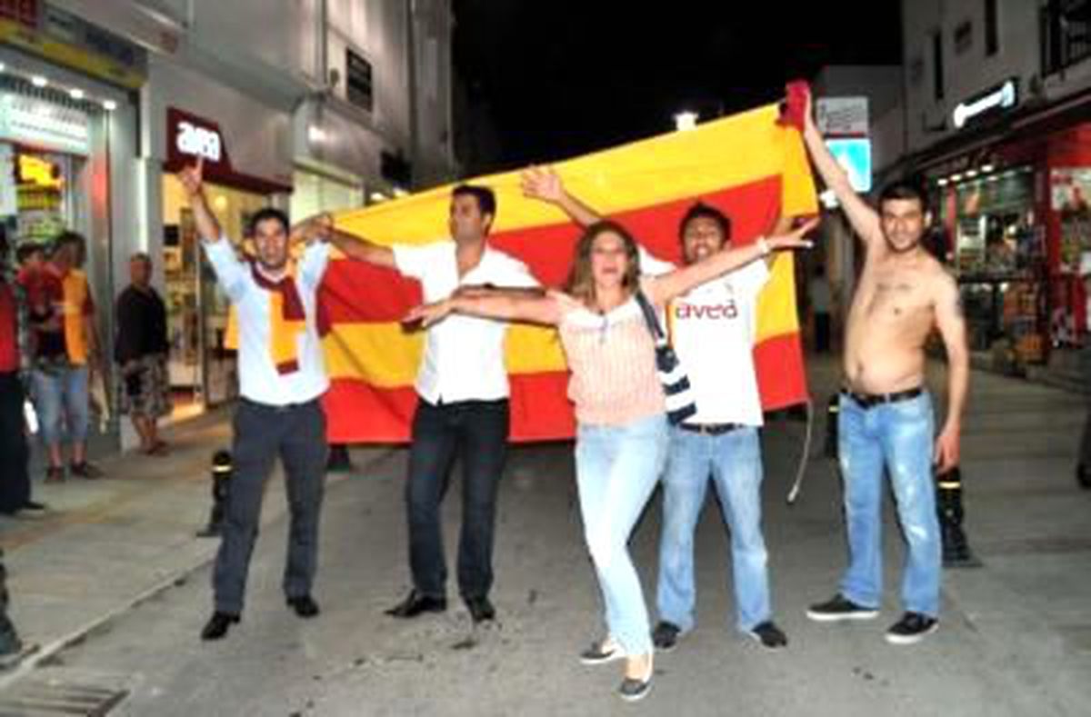 Bodrum Sarı Kırmızıya Büründü
