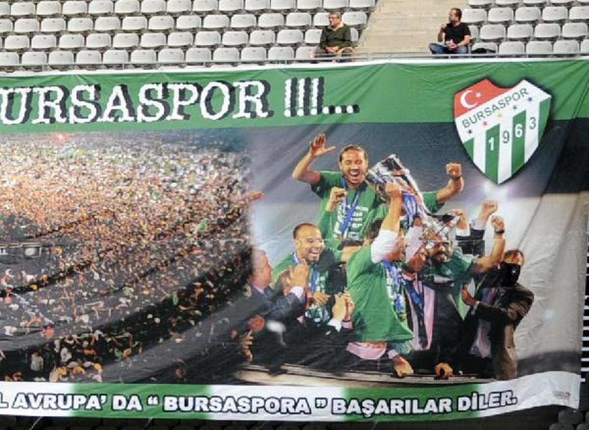 Bursaspor Taraftarından Sansürlü Pankart