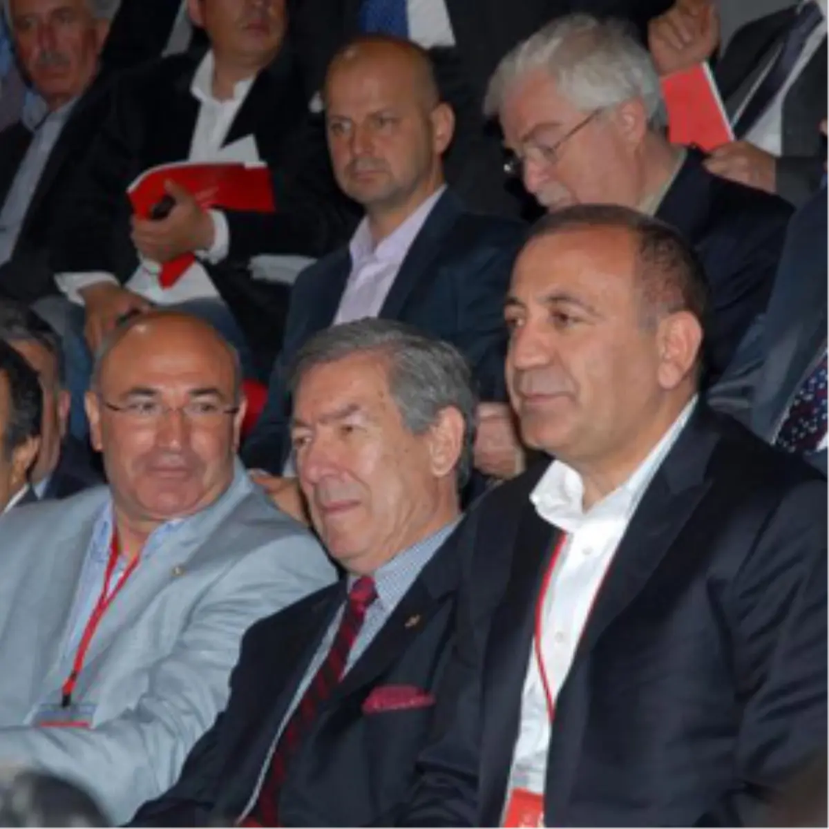 CHP'de Gergin Kongre