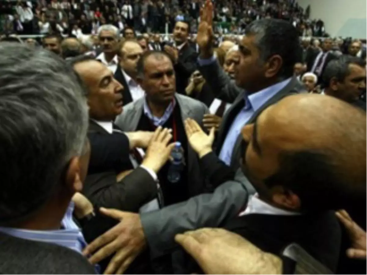 CHP İl Kongresinde İl Yönetimini Protesto