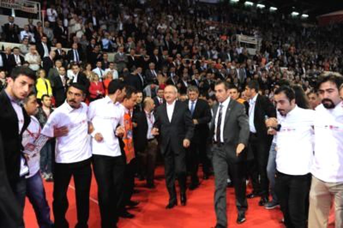 CHP Kongresi\'nde Gerginlik