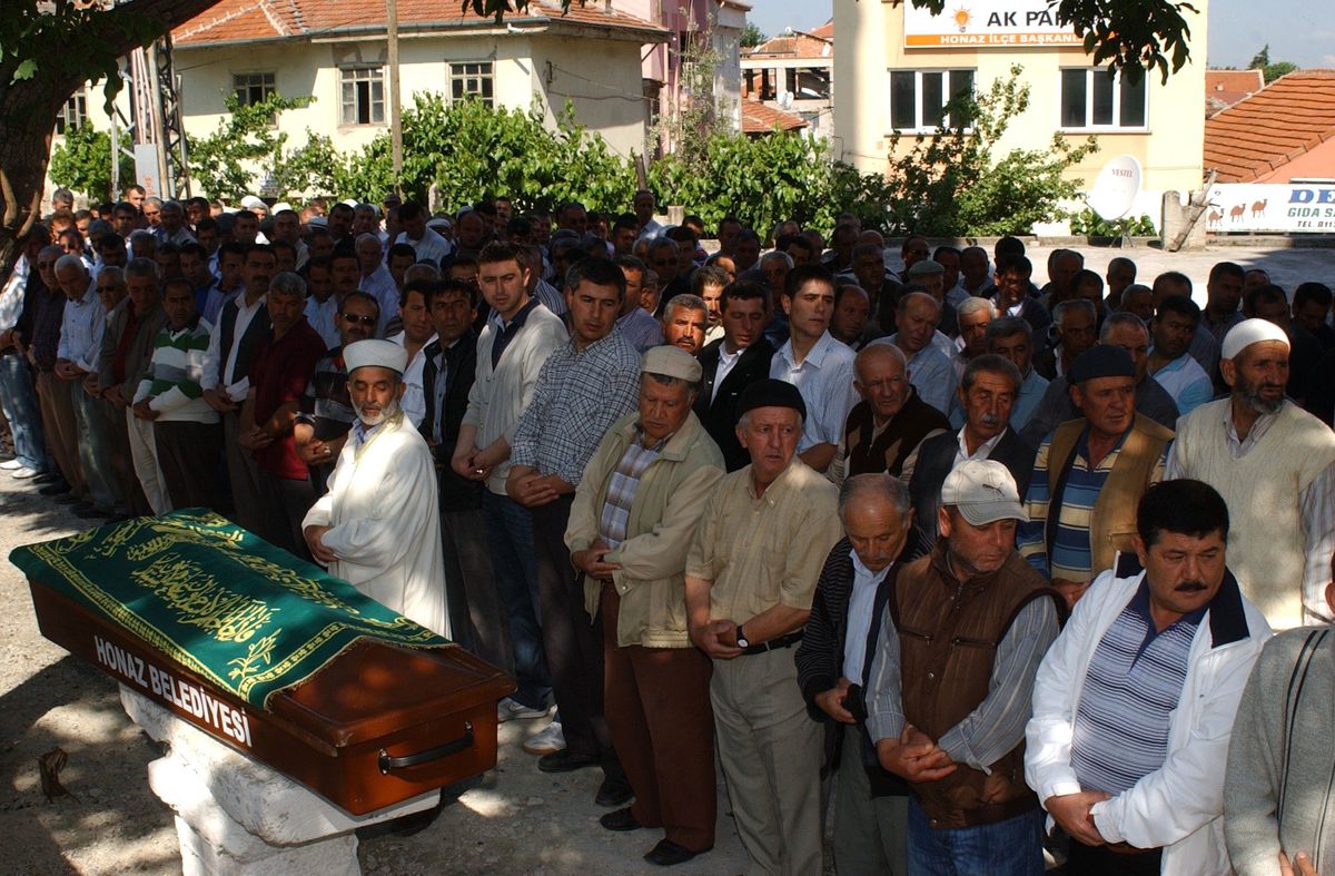 Derbiye Kalbi Dayanamadı