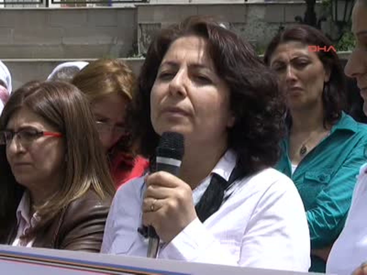 BDP\'li Kadınlara Polis Engeli
