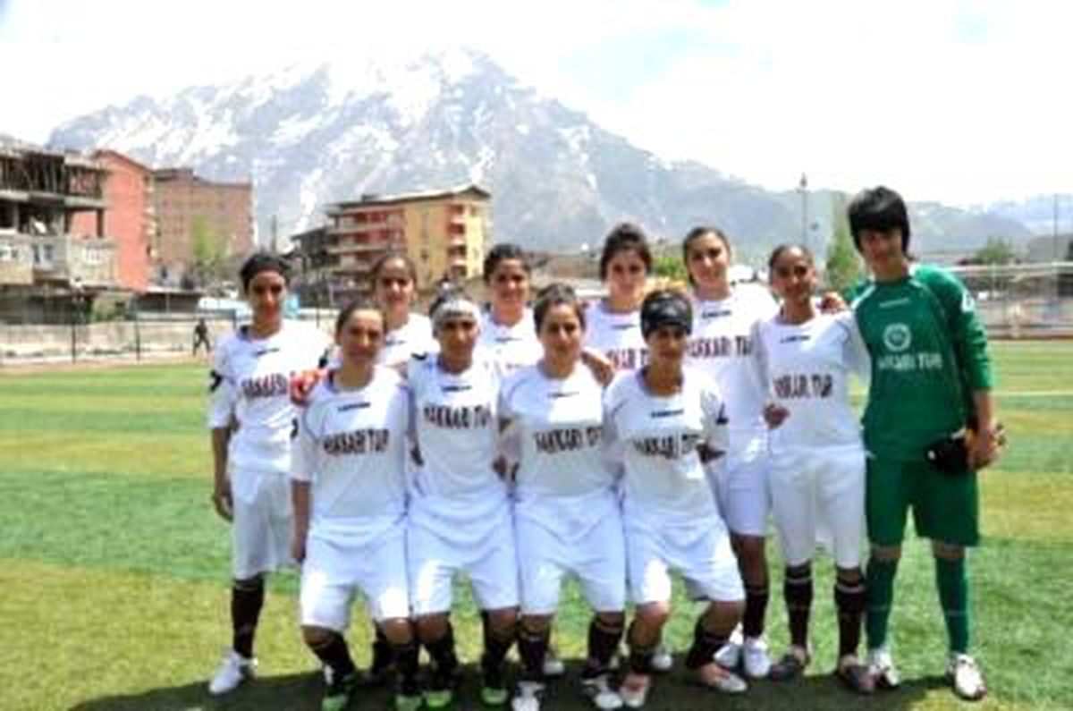 Hakkarili Futbolcu Kızlar Finale Kaldı
