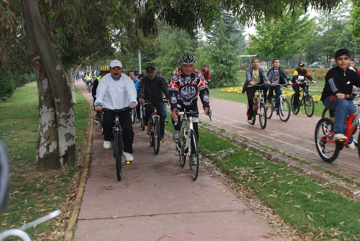İzmit\'te Pedallar Anneler İçin Çevrildi