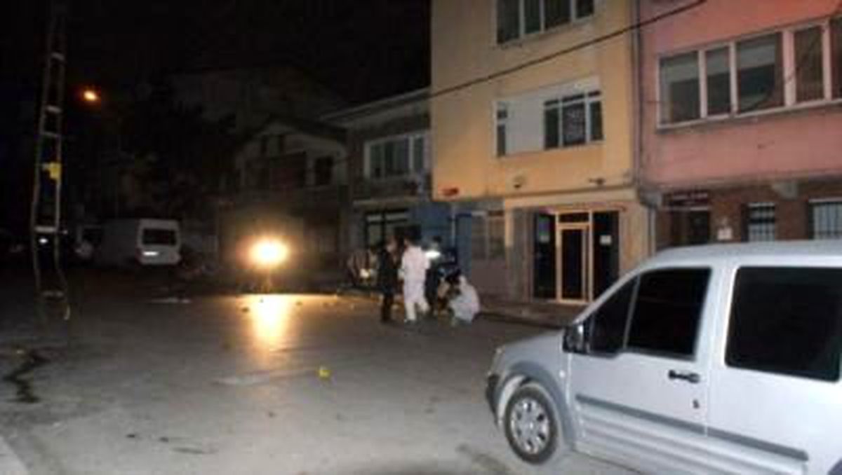 Kağıthane\'de İki Kişiyi Öldüren Silahlı Saldırgan Kayıplara Karıştı