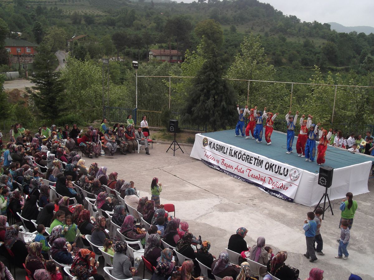 Kasımlı İlköğretim Okulu\'nda Yılın Annesi Seçildi