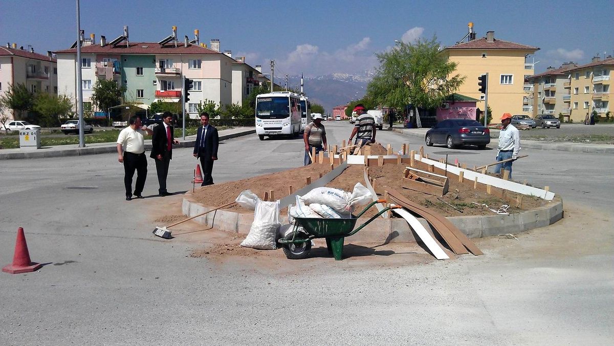Kavşak Yenileme Çalışmaları Devam Ediyor