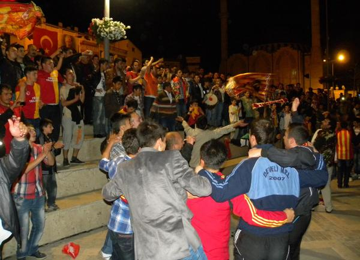 Kayseri\'deki Kutlamalarda 12 Yaralı