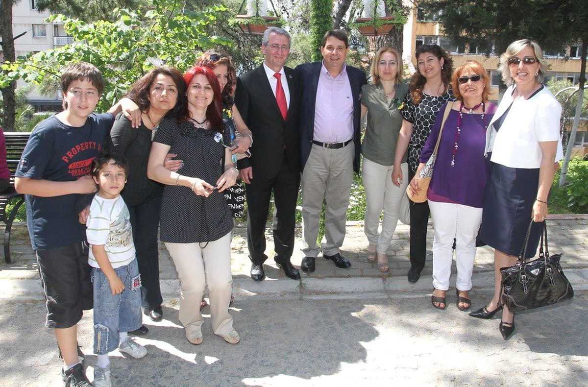Kız Liseliler Lokma Gününde Buluştu
