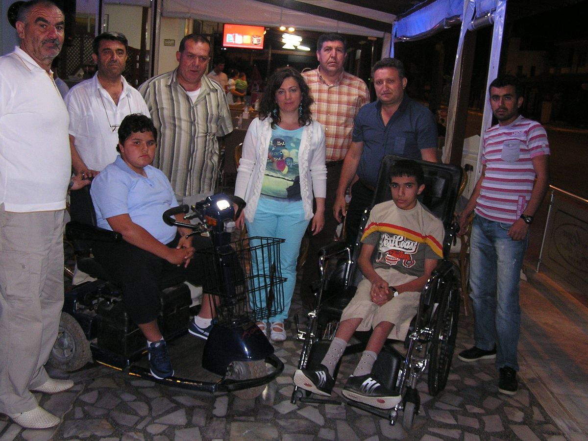 Koltuk Değnekleriyle Gitti Tekerlekli Sandalye ile Döndü