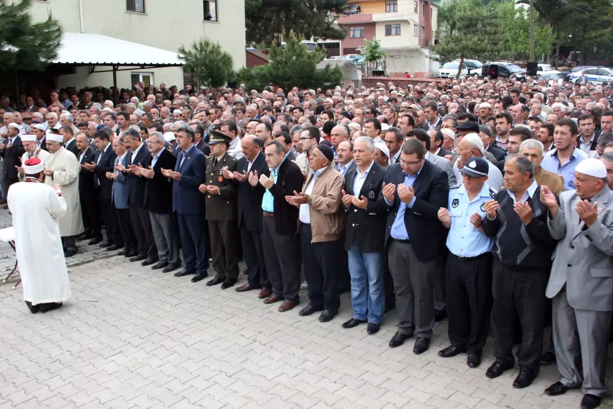 Köprü Faciasında Hayatını Kaybedenler İçin Gıyabi Cenaze Namazı Kılındı