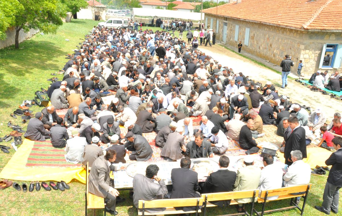 Kuraklık Çeken Köylüler Yağmur Yağınca Şükür Duasına Çıktı