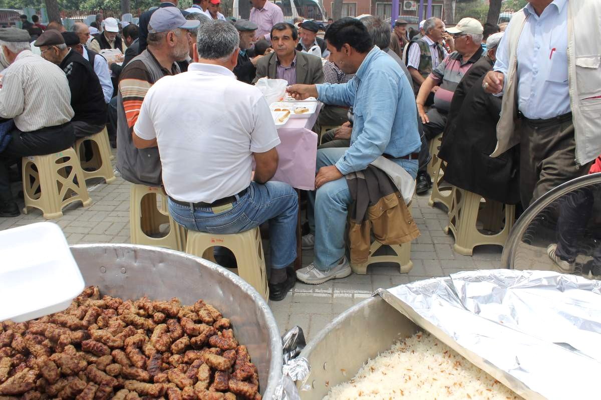 Kutlu Doğum Mevlidinde 6 Bin Kişiye Köfte İkram Edildi