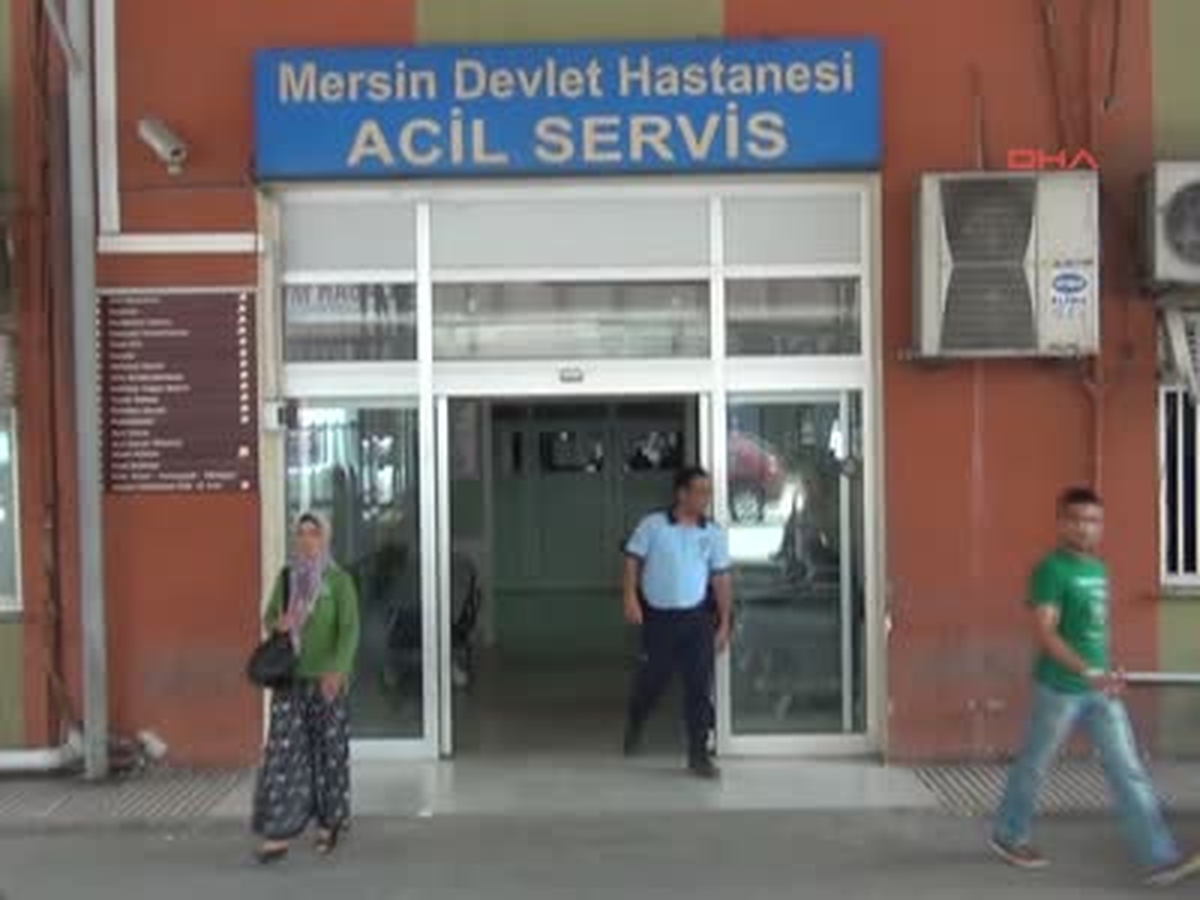 Mersin\'de Terör Örgütü Yandaşlarının Attığı Taş, Komiser Yardımcısını Yaraladı Mersin\'deki İzinsiz...