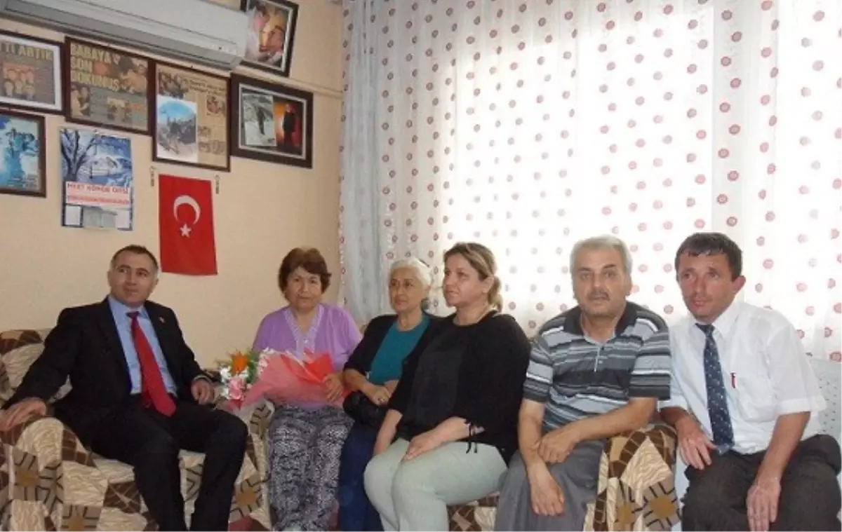 MHP Bayraklı'dan Anlamlı Ziyaret