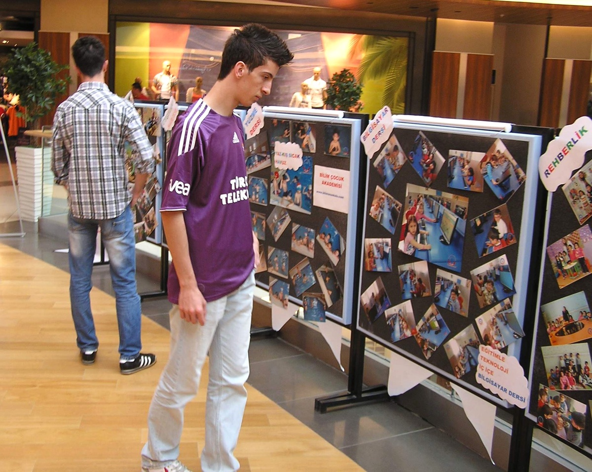 Minik Öğrenciler Faaliyetlerini Fotoğraflarla Sergiledi