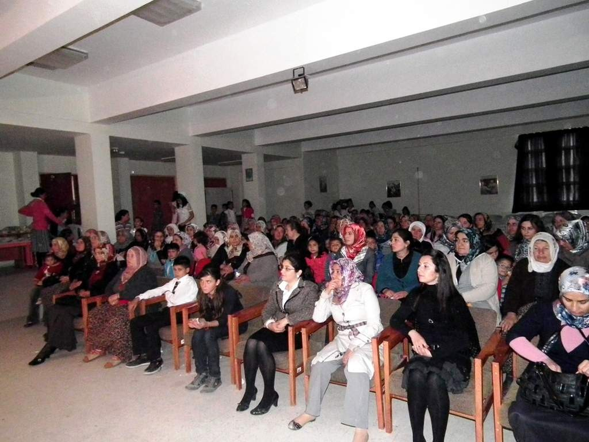 Miniklerden Anneler Günü Kutlaması