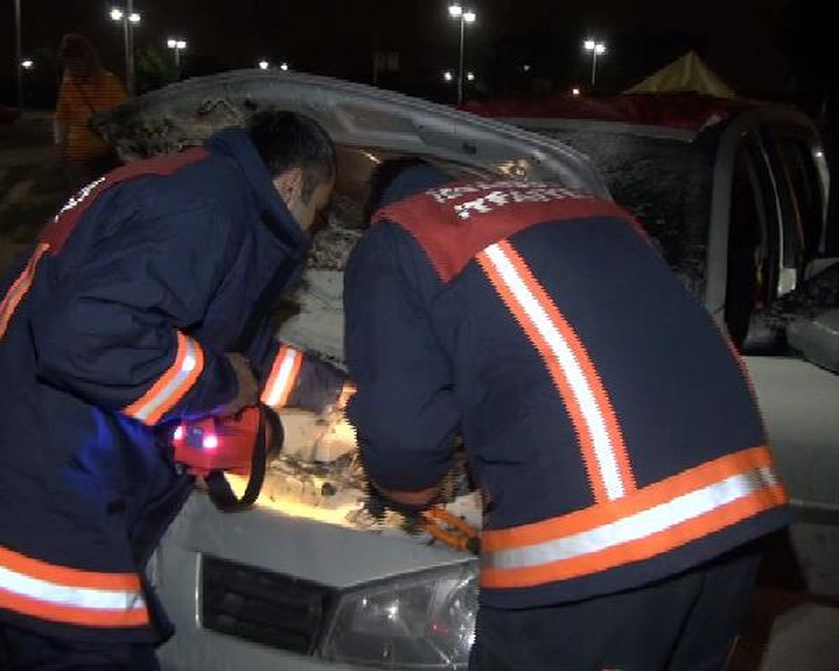 Kutlamadan Dönerken Araçları Yandı