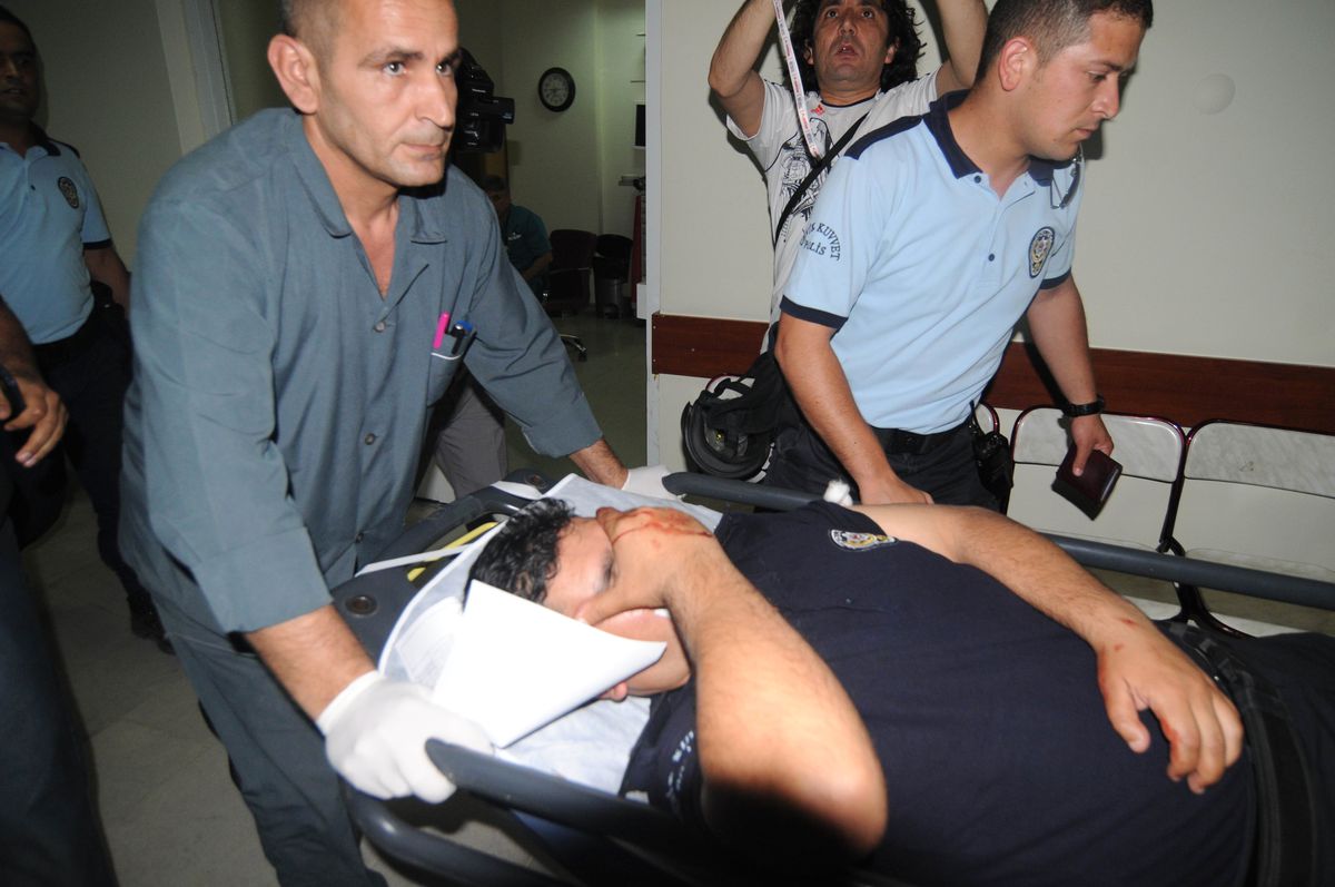 Polise Taşlı Saldırı