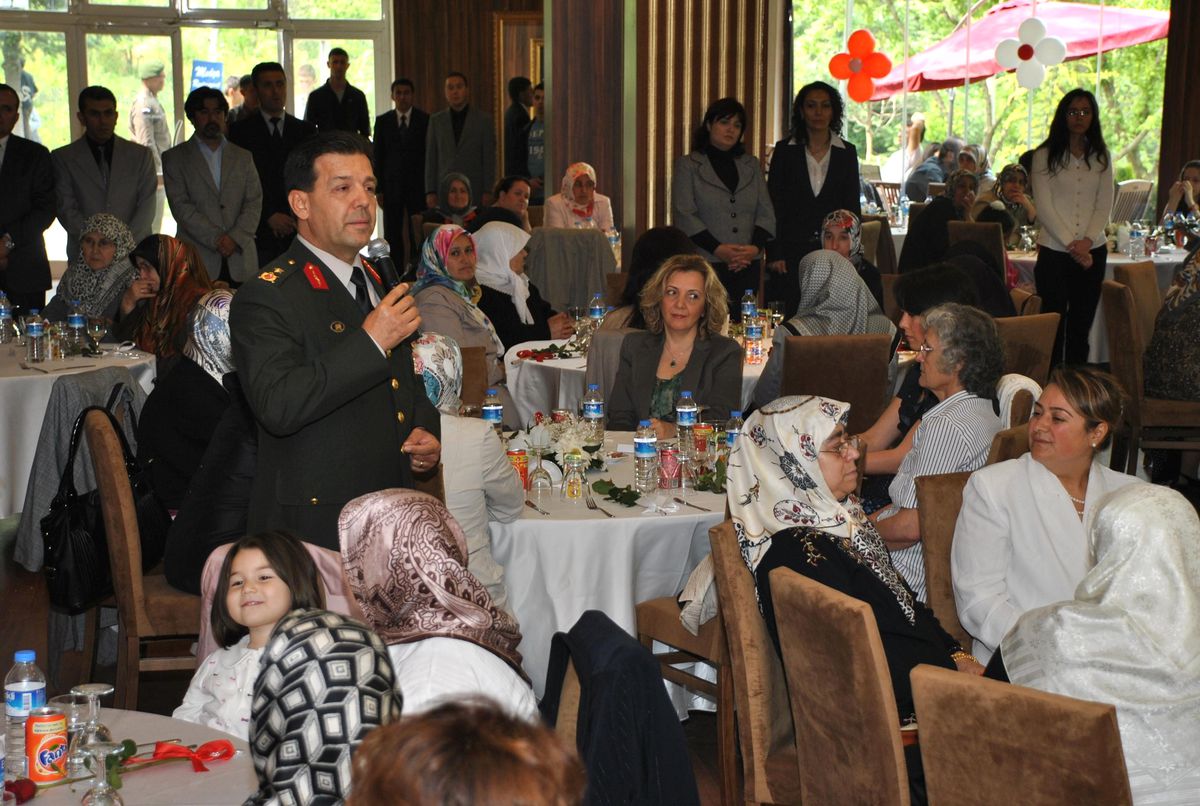Şehit Annelerini Unutmadılar