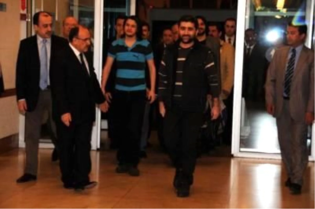 Suriye\'de Tutuklu Bulunan Gazeteciler Yurda Döndü
