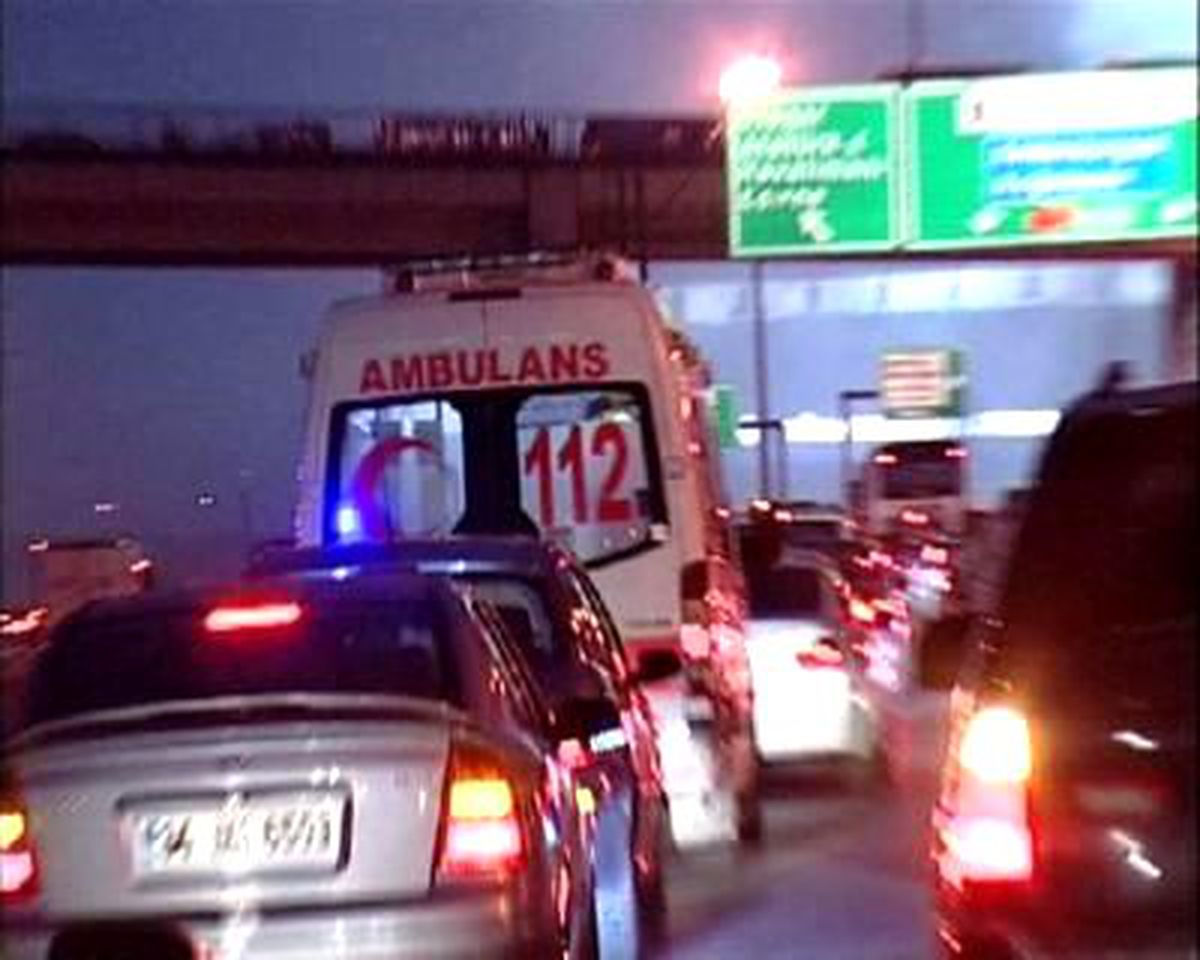 Tem Otoyolu\'nda Kutlama Trafiği