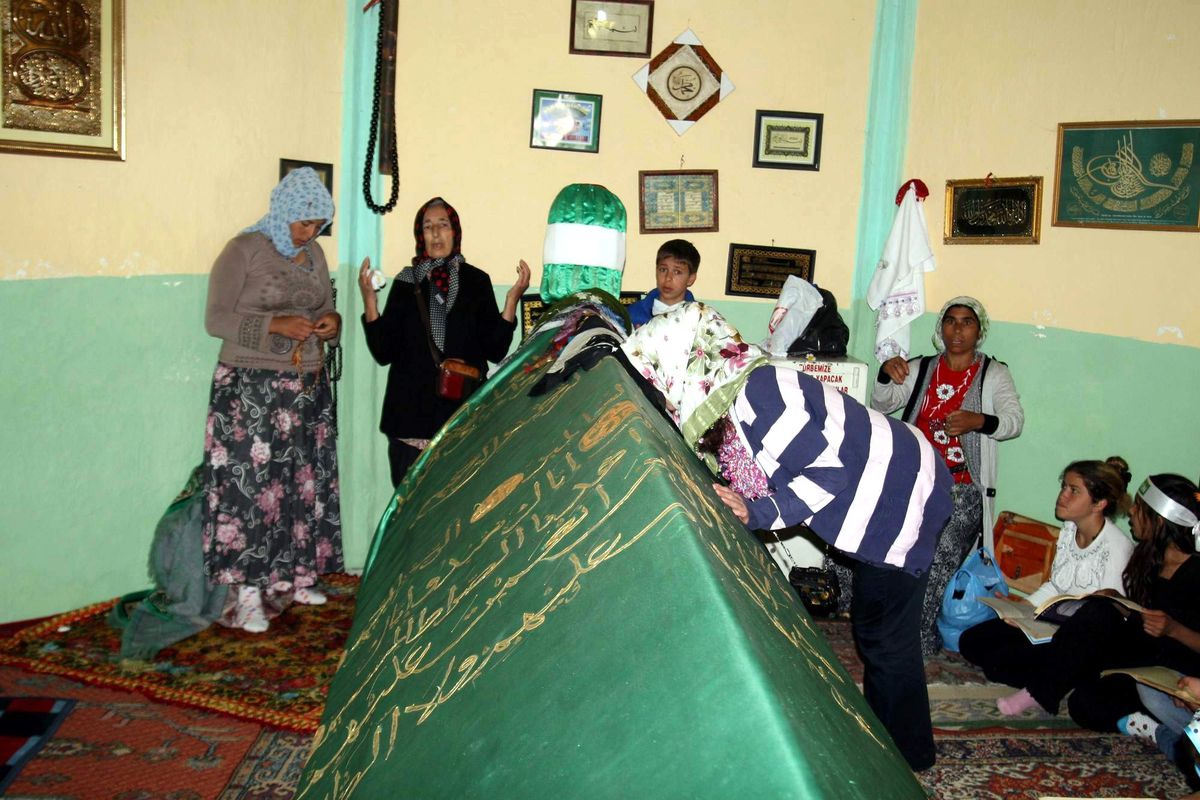 'Kolu Açık Hacım Sultan'a Koştular