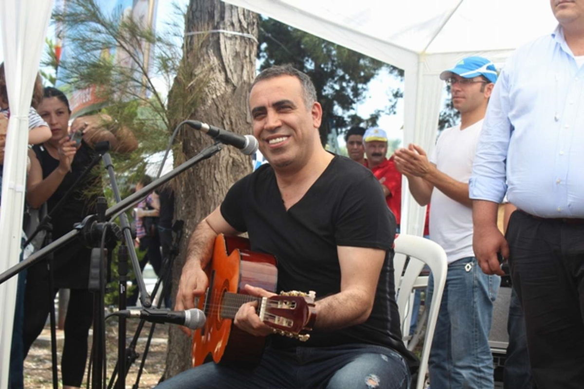 3.çiğli Basın Pikniği'ne Haluk Levent Şarkılarıyla Renk Kattı