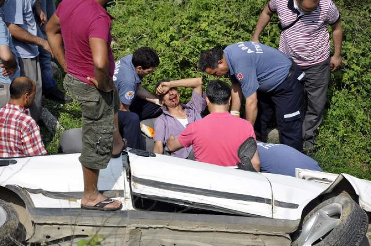 Uçuruma Yuvarlanan Otomobilden Sağ Çıktı