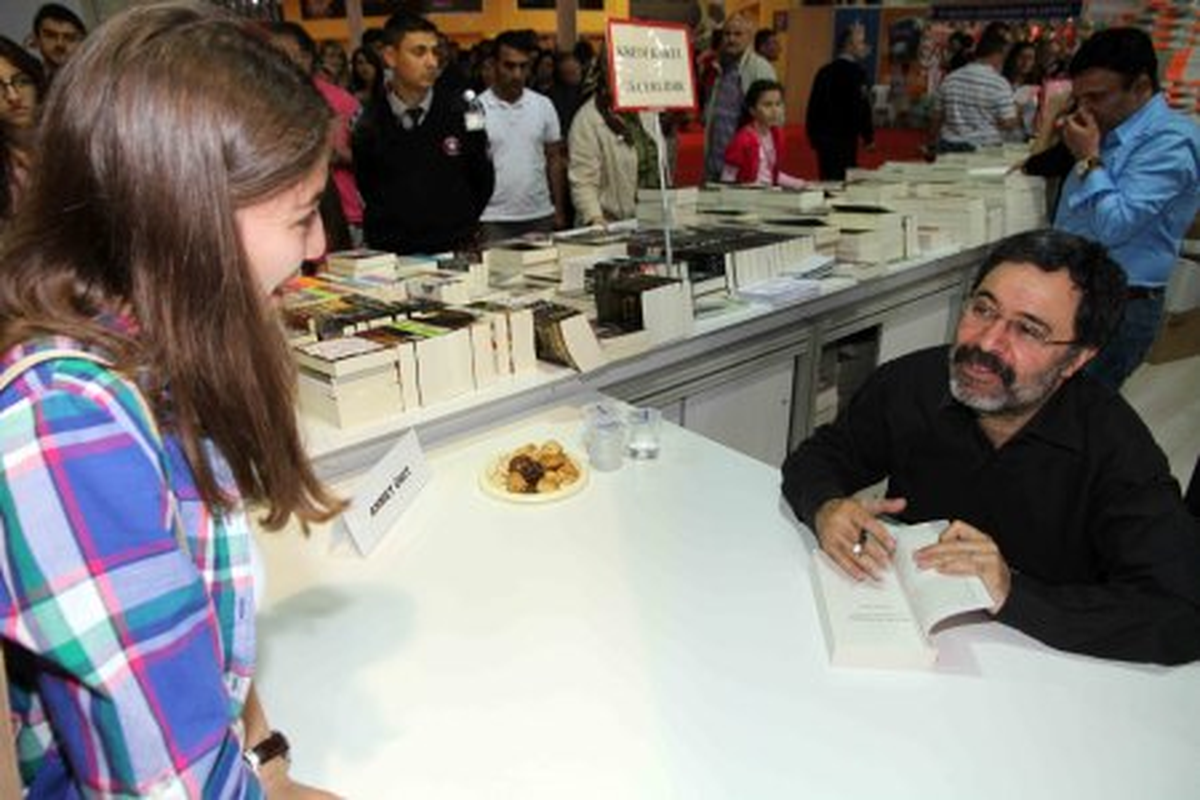 Ahmet Ümit Saatlerce Kitaplarını İmzaladı