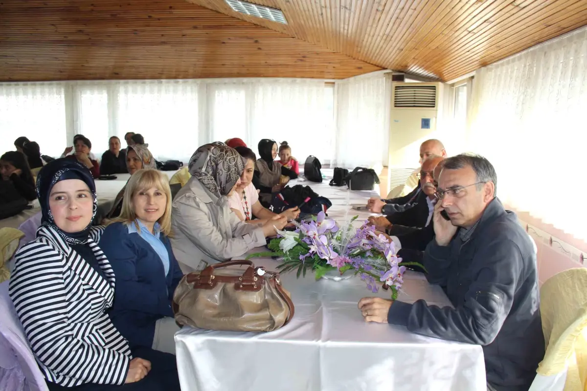 AK Parti Kadın Kolları'ndan Anneler Günü Etkinliği