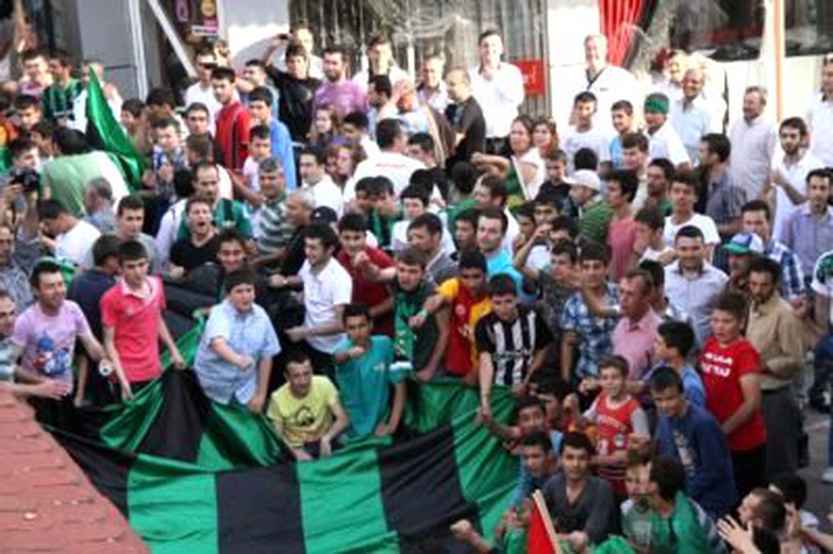 Akhisar\'da Taraftarların Büyük Coşkusu