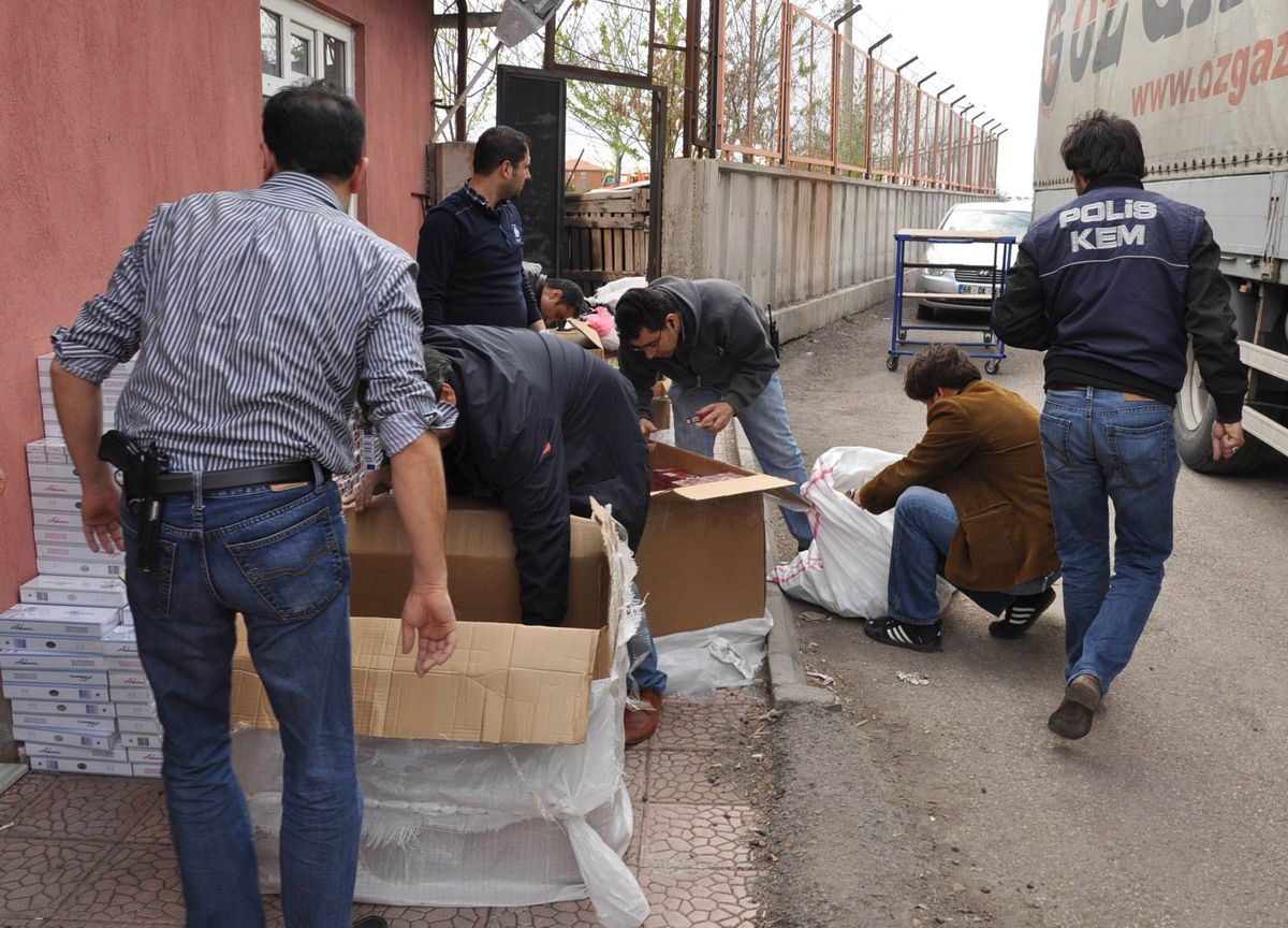 Aksaray\'da 50 Bin Paket Kaçak Sigara Yakalandı