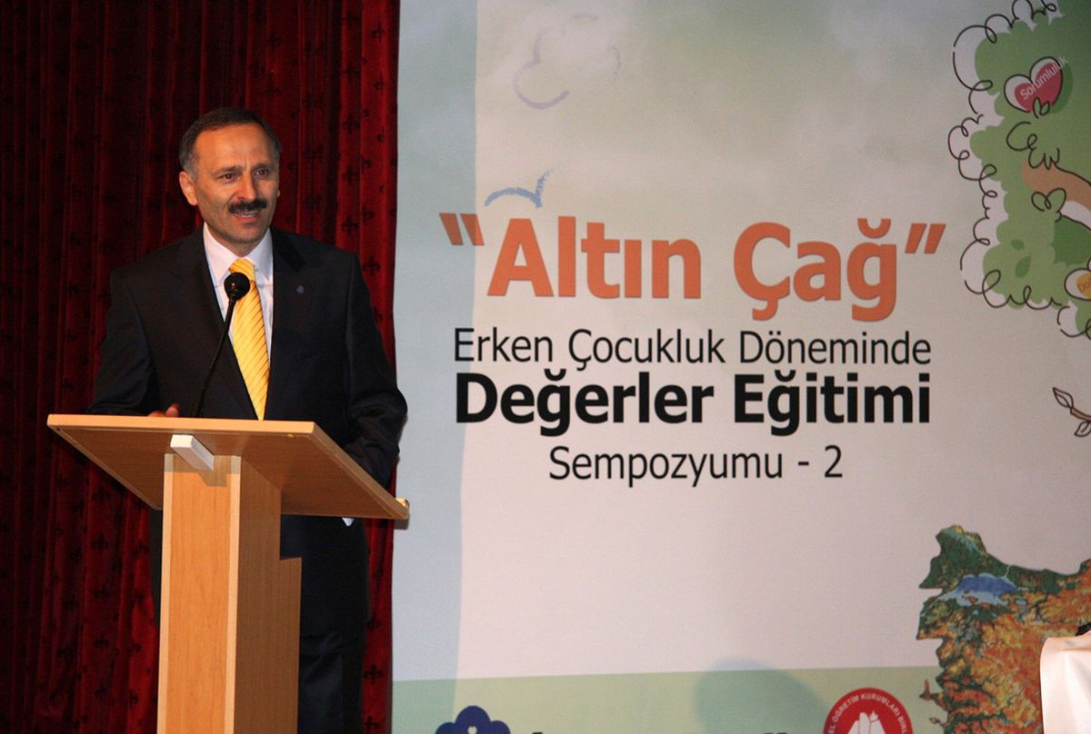 \'Altın Çağ\' Değerler Eğitimi Sempozyumu İhlas Koleji\'nde Yapıldı