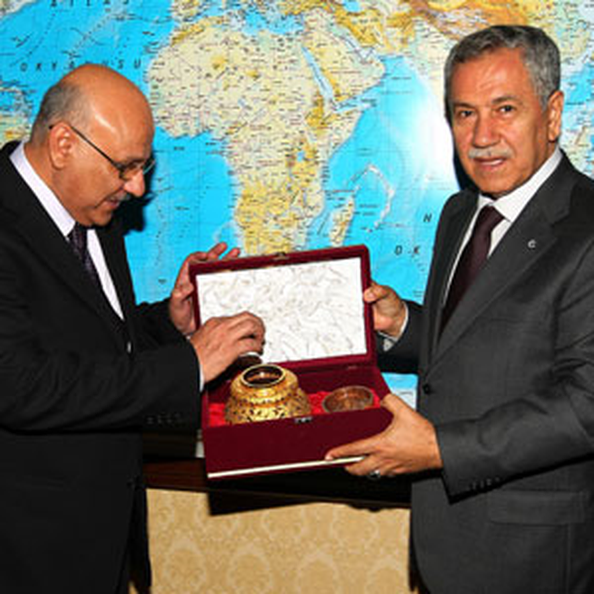 Arınç, Yemen Sanayi ve Ticaret Bakanı Talib'i Kabul Etti