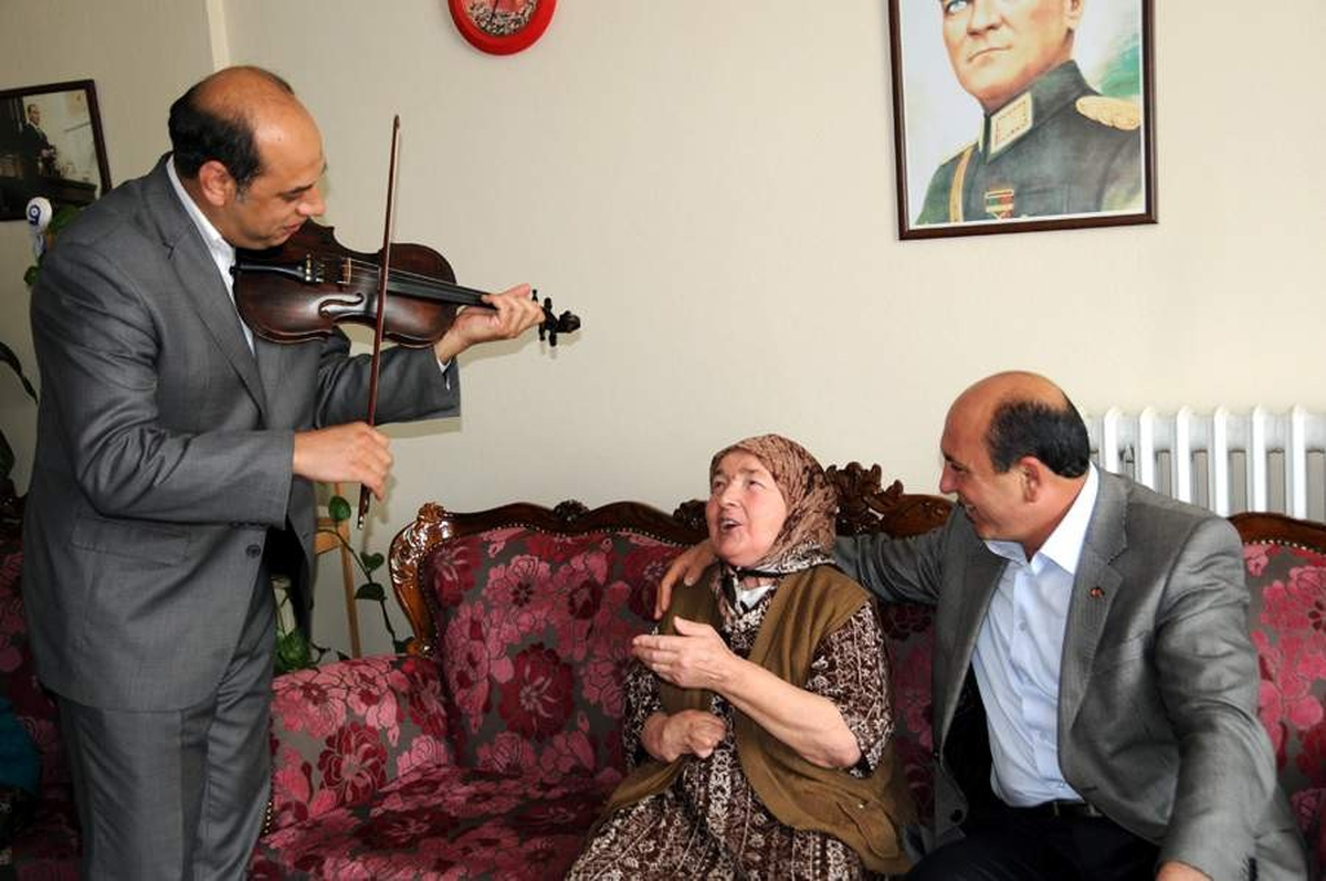 Balıkesir Belediye Başkanı İsmail Ok, Bakımevindeki Anneleri Unutmadı