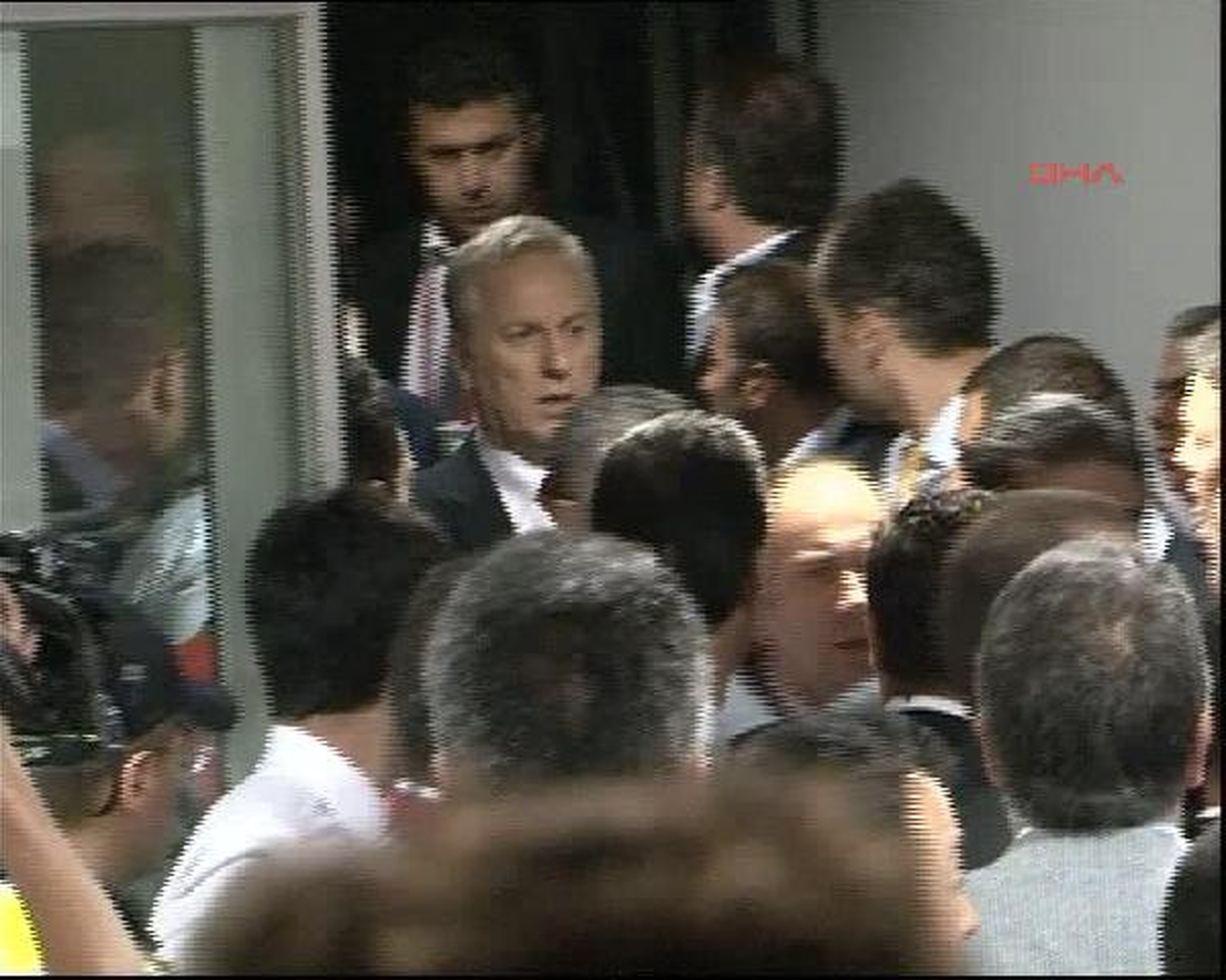 Başbakan Devreye Girinceye Kadar Süren "Kupa Nerede Verilecek" Tartışmasının Koridorlardaki...