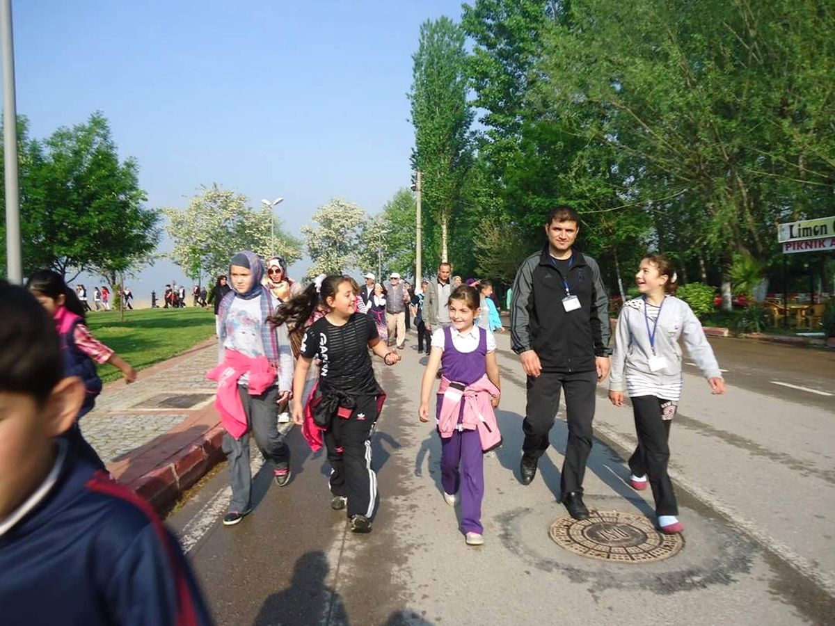 Başkan Bilgi Evi Öğrencileriyle Yürüdü