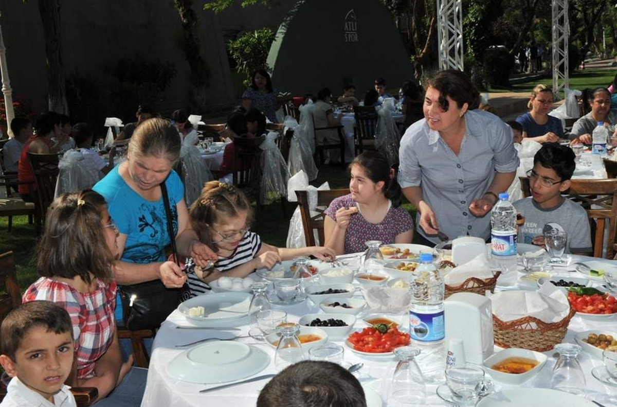 Başkanla Halat Çektiler, Dünyalar Onların Oldu