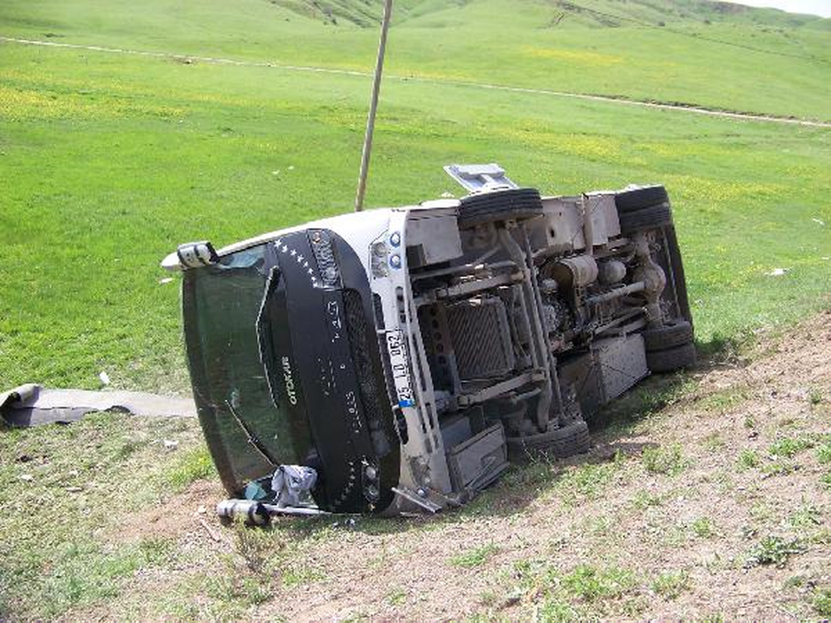 Bingöl\'de Otobüs Devrildi