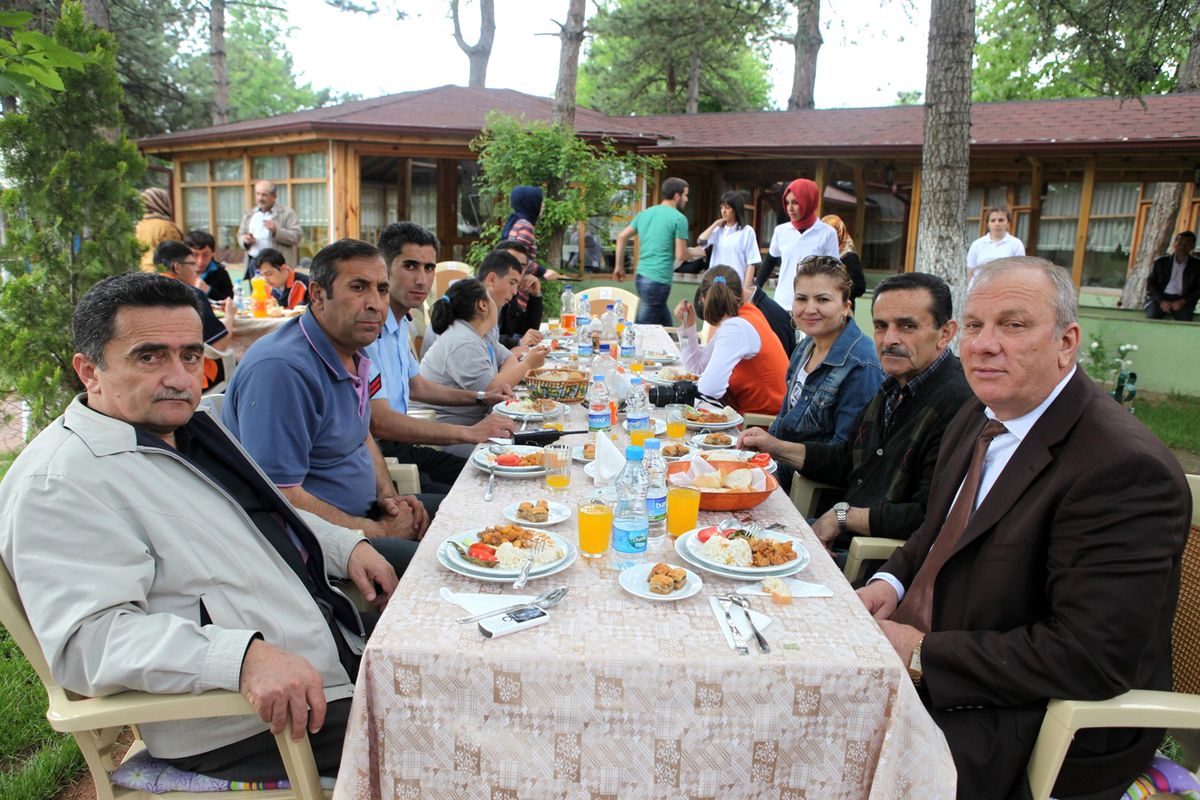 Bolu\'da Engelliler Yemekte Buluştu