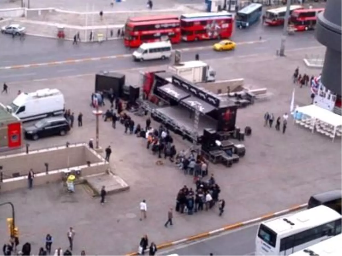 Bu İnsanlar Ne Bekliyor?