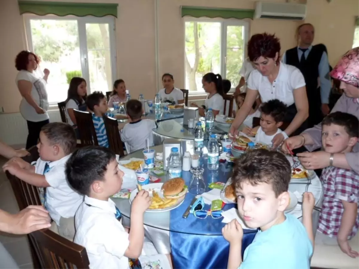 Burhaniye Ayşe Akpınar'da Anneler Günü