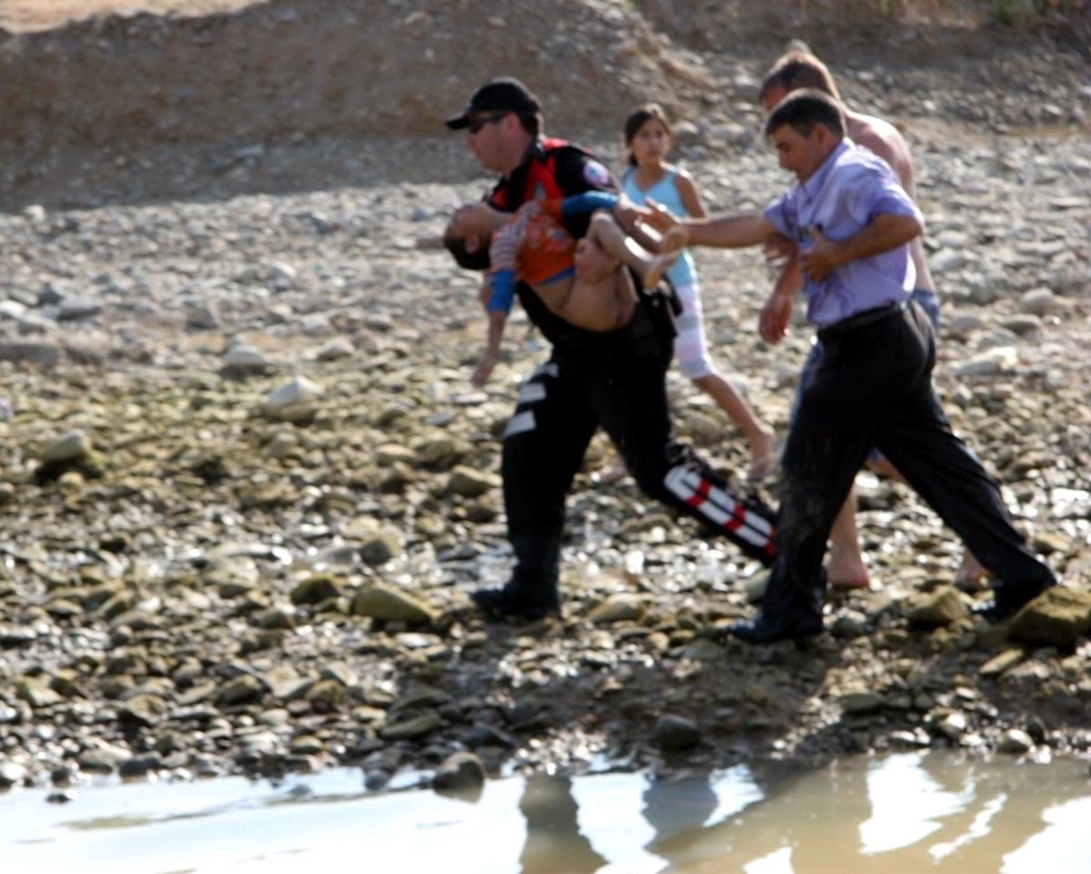 Burhaniye'de Serinlemek İçin Dereye Giren 2 Çocuk Boğuldu