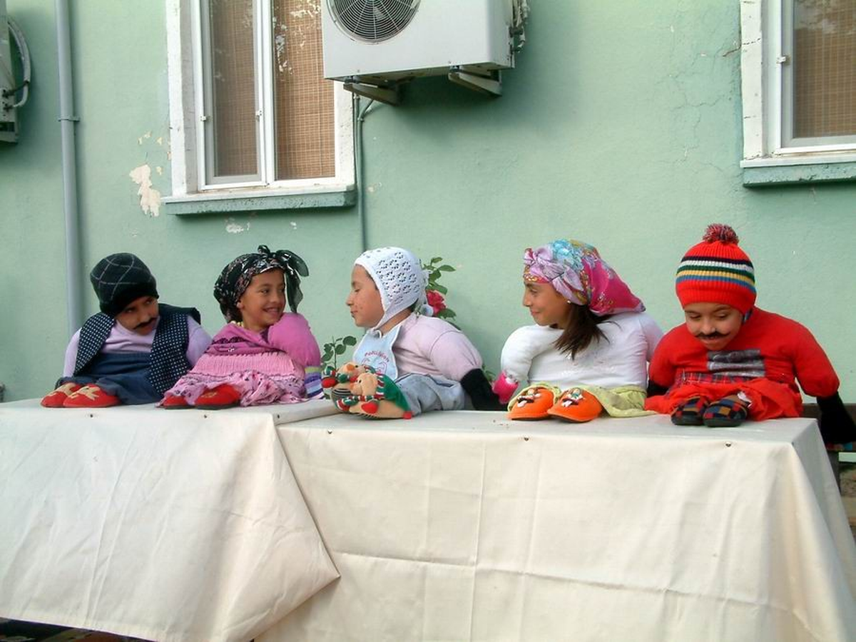 Burhaniyeli Öğrenciler Köyde Gösteri Yaptı